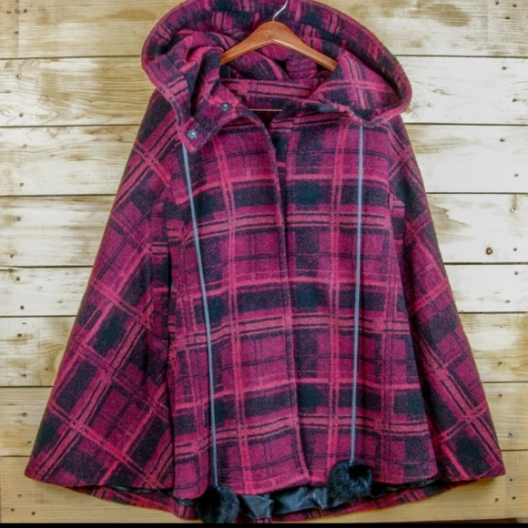 Adorable wool blend cape - Picture 1 of 7